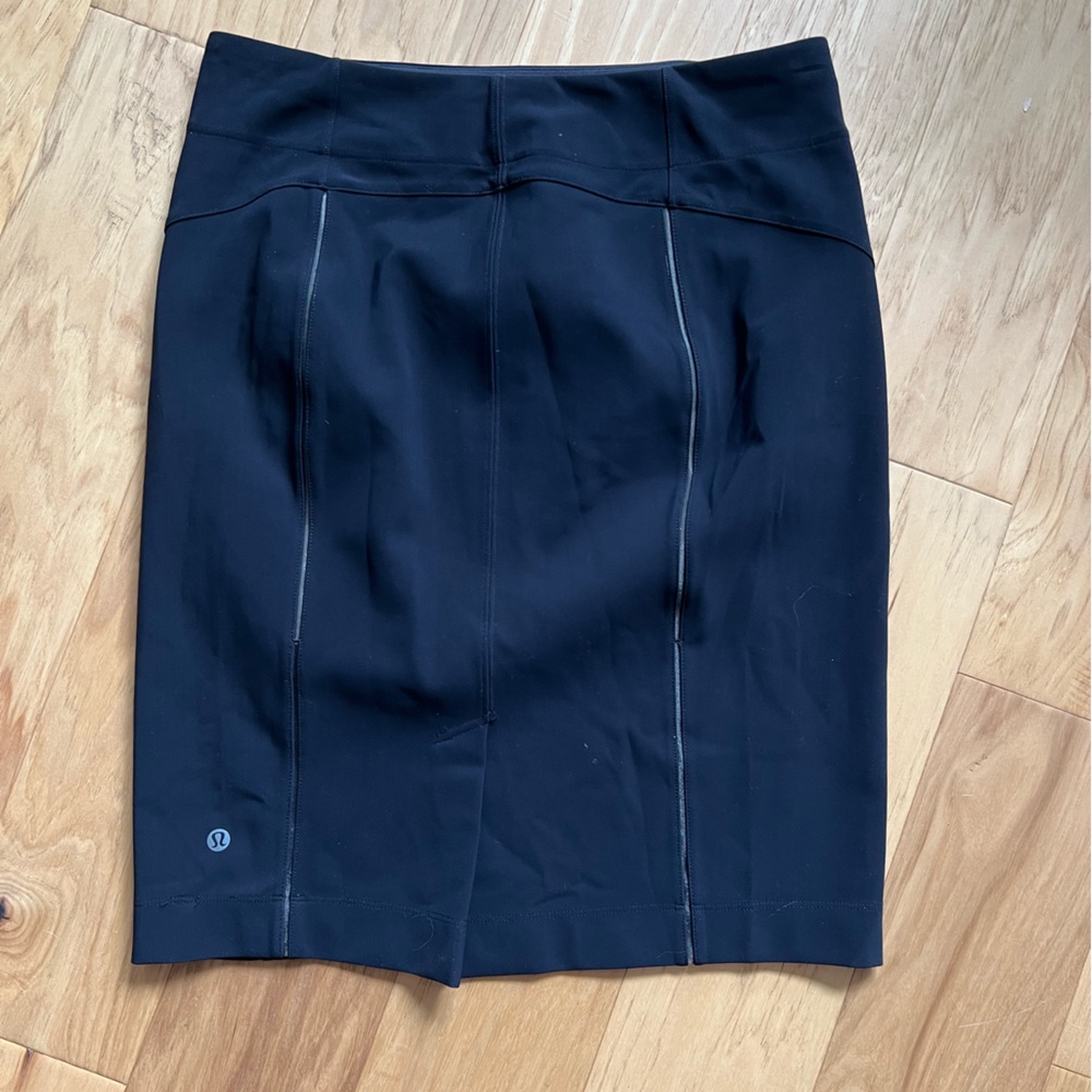 Lululemon &Go Til Dawn skirt. Size 8. Black
